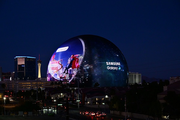 ▲8일 미국 라스베이거스의 랜드마크 스피어(Sphere)에서 공개된 '갤럭시 언팩' 디지털 티징 영상